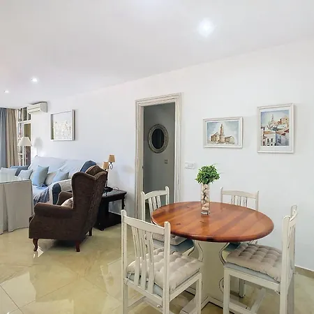Apartment De 3 *